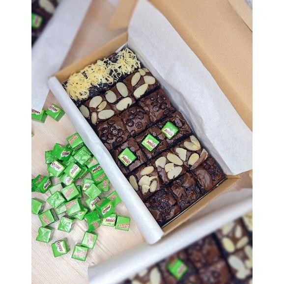 

Brownies sekat sedang / sekat brownies mini /sekatbrownies / fudgy brownies shiny crust Nugi