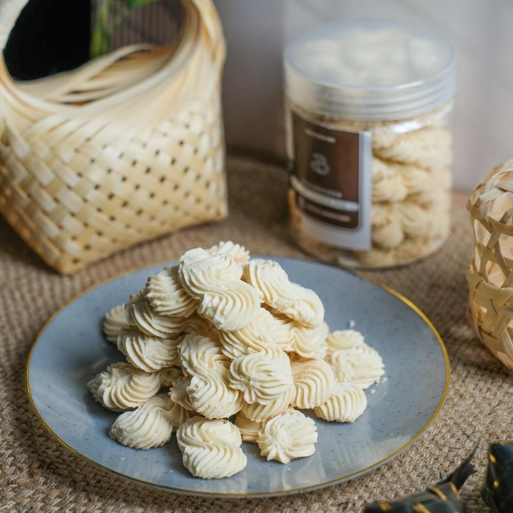 

Beli 1 Gratis 1 Kue Sagu Keju Lumer by Biba Snacks Ukuran Toples 600 ML Nugi