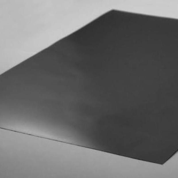 Graphite sheet solid tipis dengan ketebalan 0,5 mm. ukuran 100 mm x 40 mm ( panjang x lebar ). bisa 