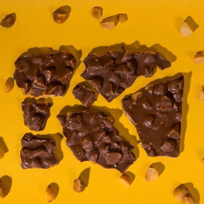 

Pipiltin Cocoa Cokelat Cracks Dark Chocolate Macadamia Nut - Cokelat Premium Termurah