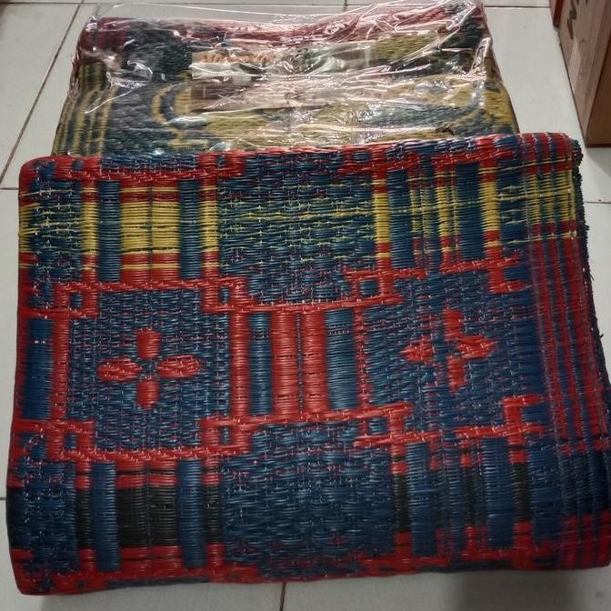 Tikar Plastik/ Tikar Piknik Lipat 2X3