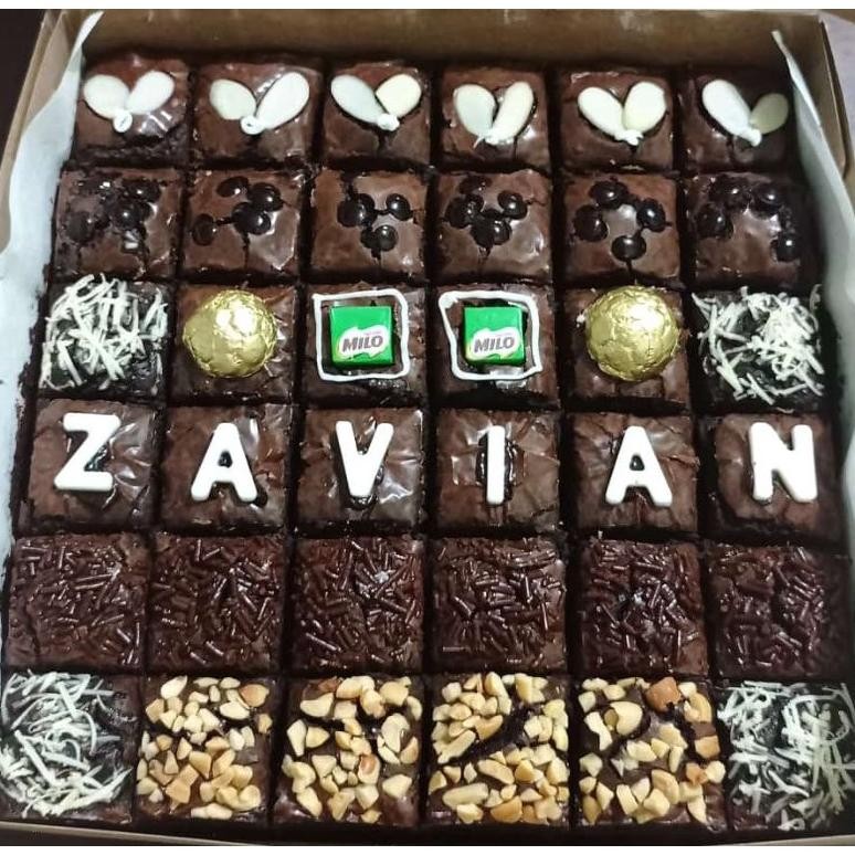 

Promoo!! Fudgy Brownies Panggang Dark Coklat 36 Bites/pcs 20x20cm (GRATIS 8 HURUF)