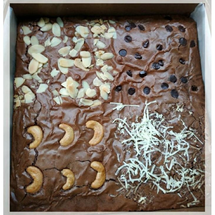 

Promoo!! fudgy brownies 20x20 / four topings