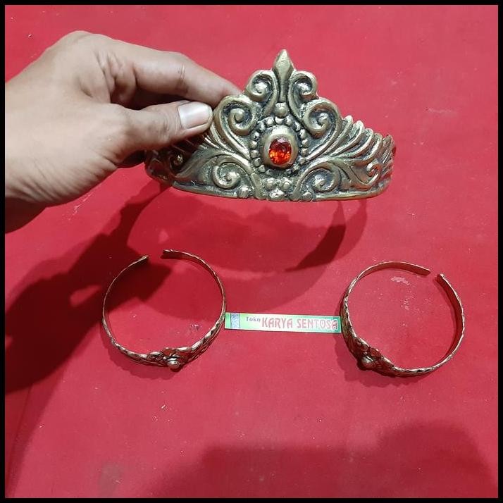 Barang Antik Mahkota Raja Kuningan Hias Batu Unik Model Kuno