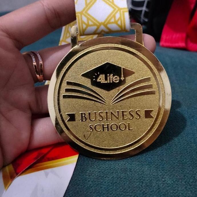 Baru medali wisuda sma