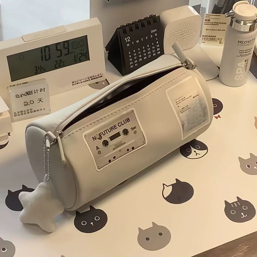 

Kotak Pensil Kulit Silinder Abu-abu Galaxy Sederhana Bernilai Tinggi Kapasitas Besar