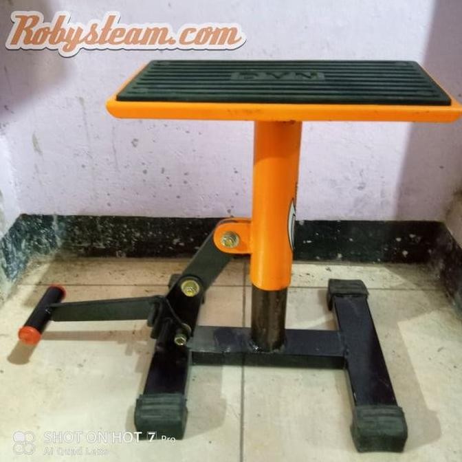 Jack stand motor trail