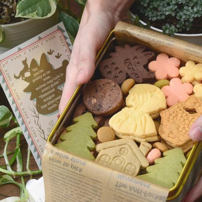 

Red Riding Hood Cookies Can BANDUNG ONLY