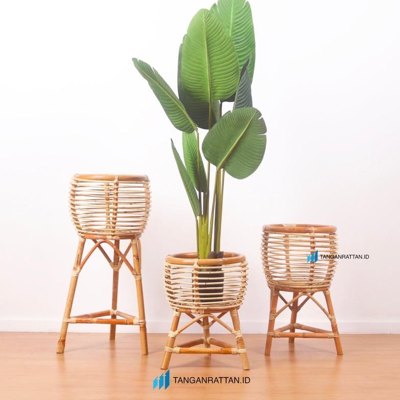 Standing Pot Bunga Rotan / Tempat Bunga Rotan Finishing Natural Melamin / Standing 3 Kaki Nugi