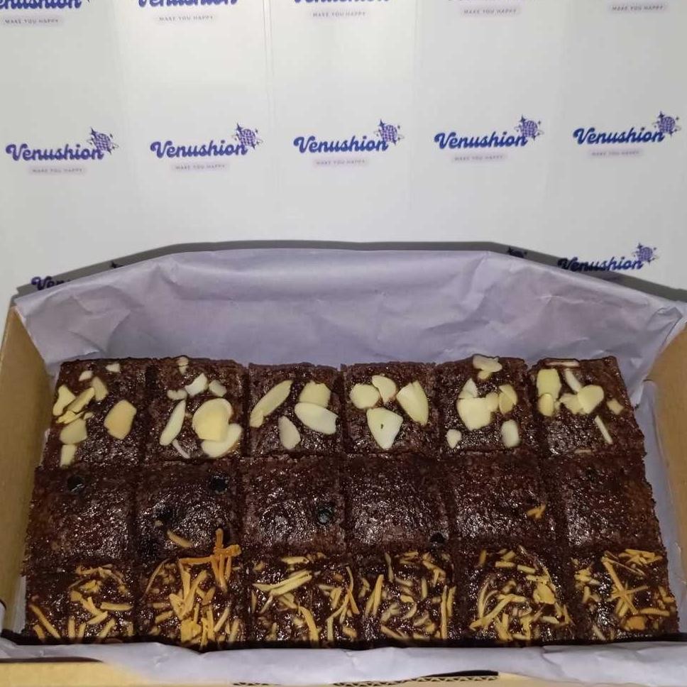 

Kue Brownies Fudgy Dark Chocolate Skat Ukuran 2010 Isi 18 Pcx Mix