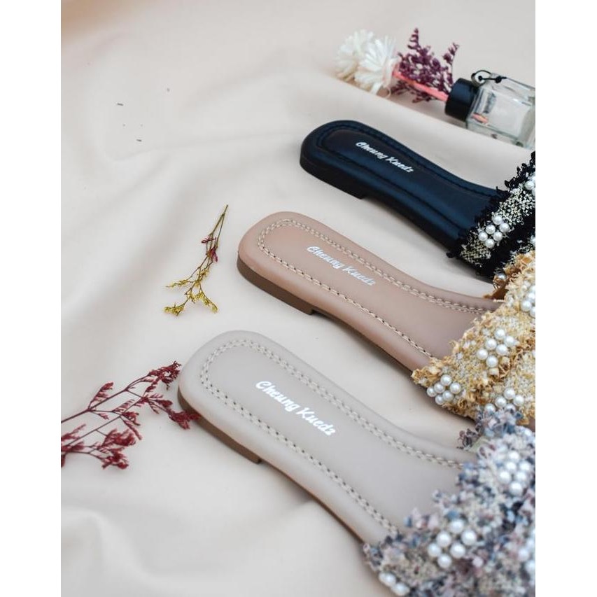 Cheung Kuedz Elizabeth Sandal Teplek Slop Wanita Variasi Mutiara Cewek PS