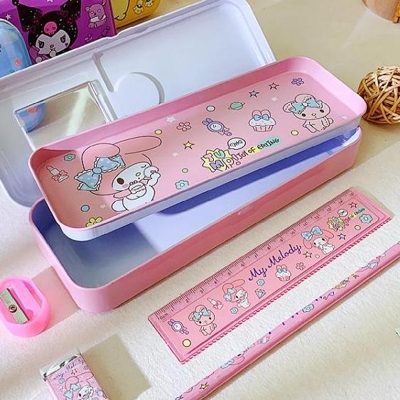 

Set Kotak Pensil Sanrio Bening 2 Susun Isi Alat Tulis Stationary Penghapus & Penggaris Kuromi Melody Chinnamorol Purin