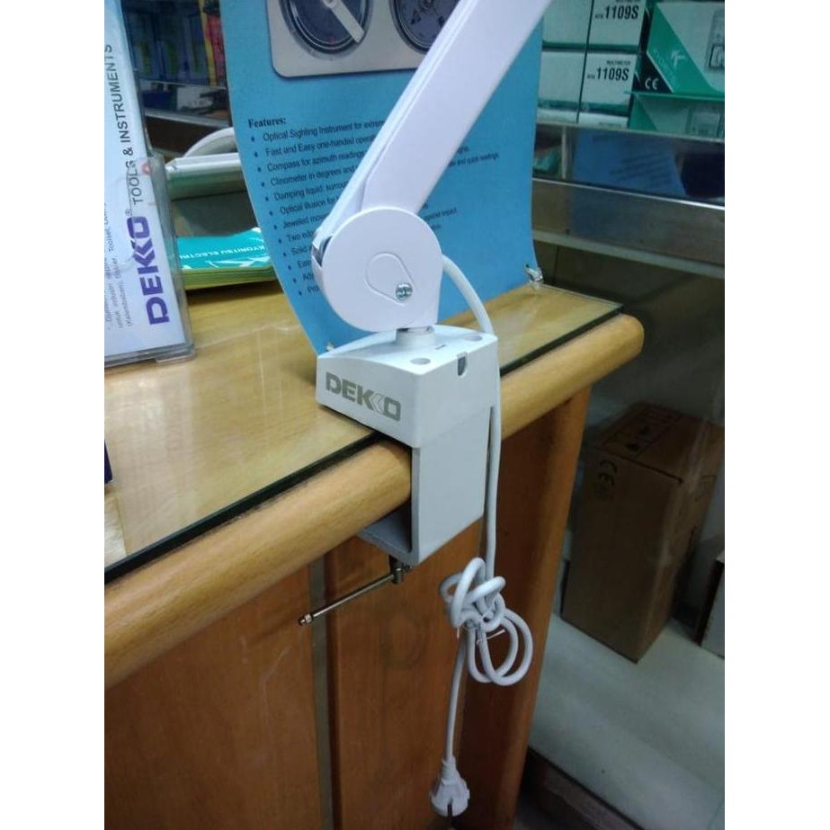 

Catok Meja Untuk Kaca Pembesar Dekko