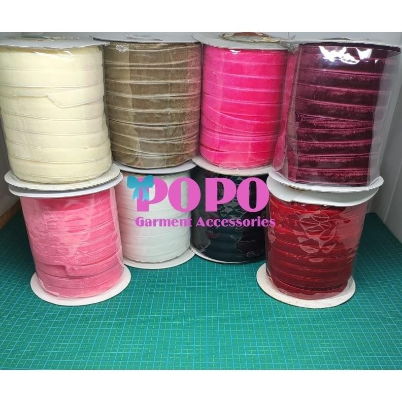 

Pita Velvet Bludru 3/8" (Isi: 50 Yard) Berkualitas Tinggi aSt