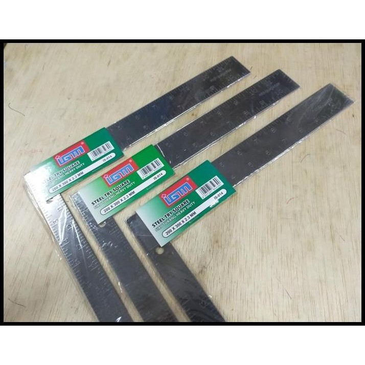 

Penggaris Tukang L Siku Meter 200 x 300 x 2.3 mm IGM Sekon Tebel