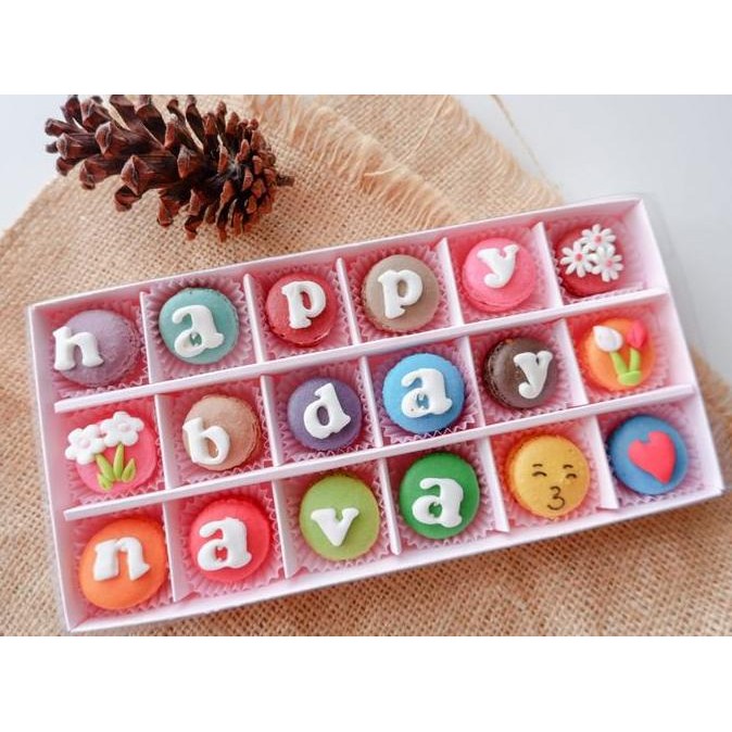 

Macaron Gift Box Isi 18pcs Premium Dessert Stok Terbatas