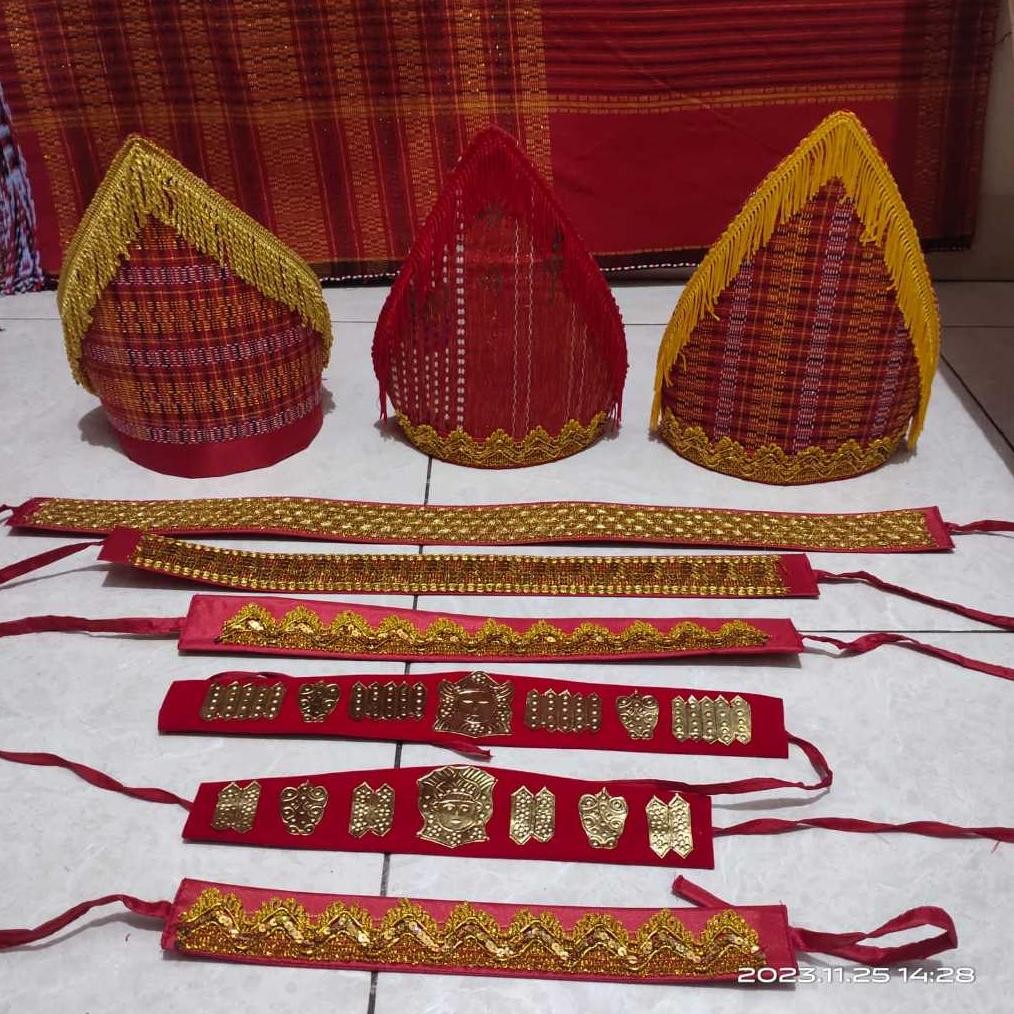 Kesenian sortali / ikat kepala / pinggang / sortopi / topi / adat batak / toba / medan IT-04