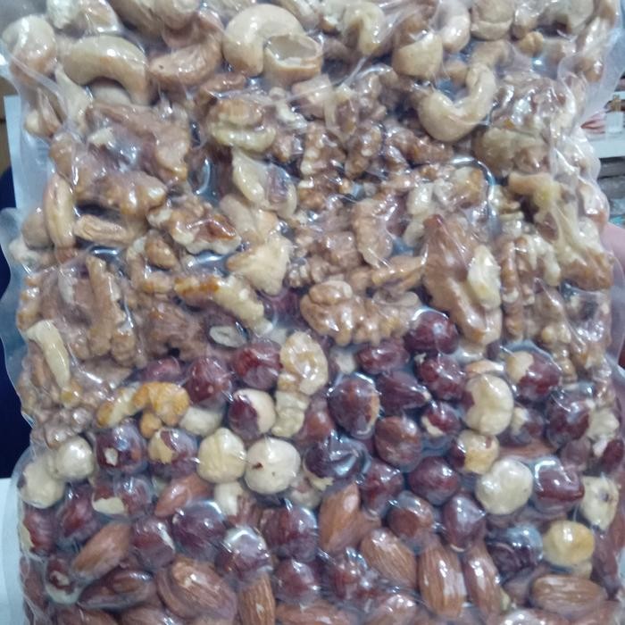 

Mix Nut Roasted Isi 5 Macam Walnut,Pistachio Kupas,Almond,Hazelnut,Cashew Kemasan 500Gram New Best Quality 100% Original