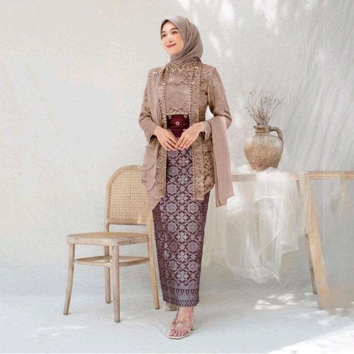 Debatik - Setelan Kebaya Batik Kutubaru Laksmi Kutubaru Kebaya Lamaran Modern Kebaya Wisuda 2025 Keb