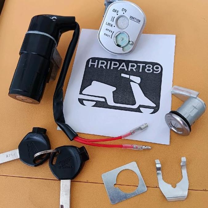 Kunci Kontak Assy Keyset Key Set Supra X125 Karbu-Supra X 125 R PGM FI-Supra X 125 D PGM FI-Supra X 