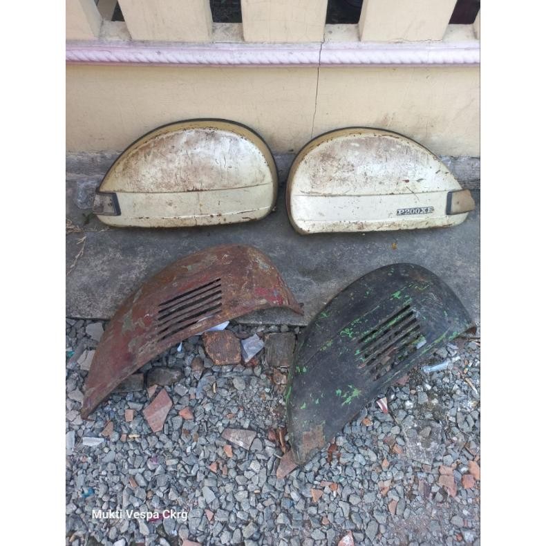 Tepong Vespa Sprint kanan saja , tepong set PX/PS kaleng utuh