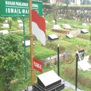 Tiang Bendera merah putih bendera besi bendera makam pahlawan