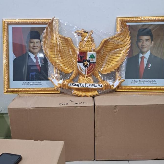 

siap kirim] bingkai foto presiden dan wakil presiden ukuran 25 x 35 cm ukuran garuda fiber 50 cm