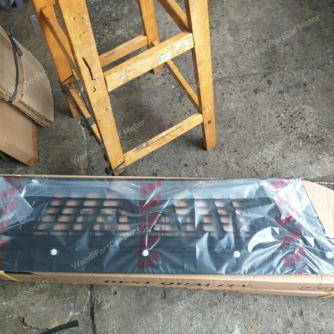 GRILL DEPAN CANTER HITAM