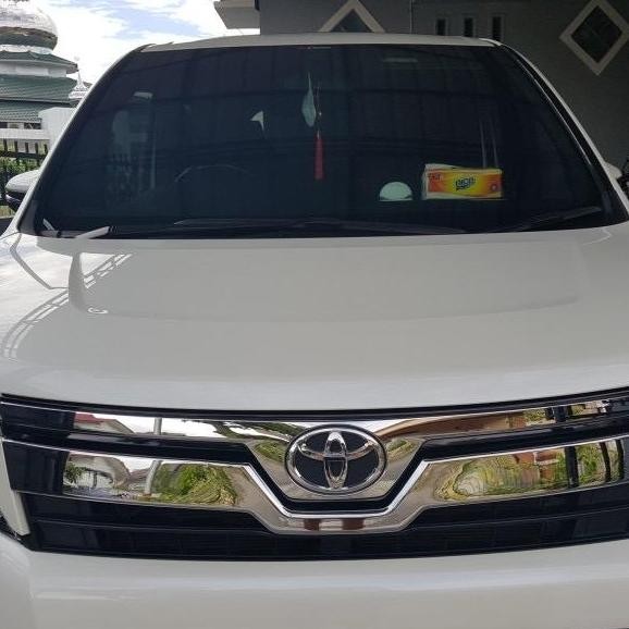 Grill depan voxy front grille cover chrome