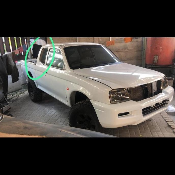 kaca angin kanan mitsubishi strada L200 mega cabin