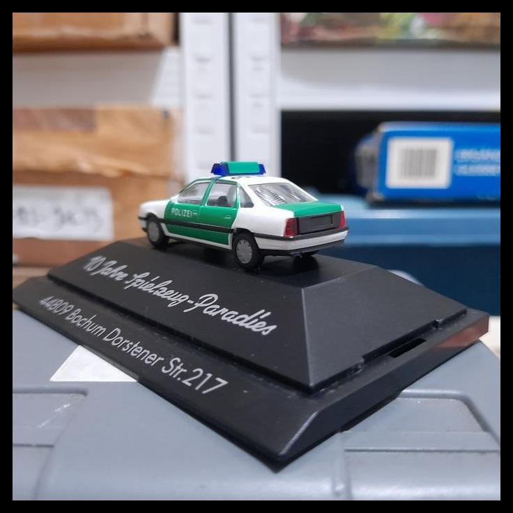 DISKON HERPA SKALA 1:87 - OPEL VECTRA HIJAU (HC12A) 