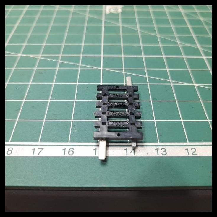 

TERBARU TRIX N GAUGE - GLEISE / TRACK / REL KODE 4908 PANJANG 28MM TR05 !!!!