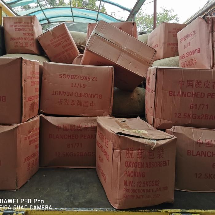 

LM Kacang Tanah Kupas Mentah 61/71 Berat 1kg / 1000gr