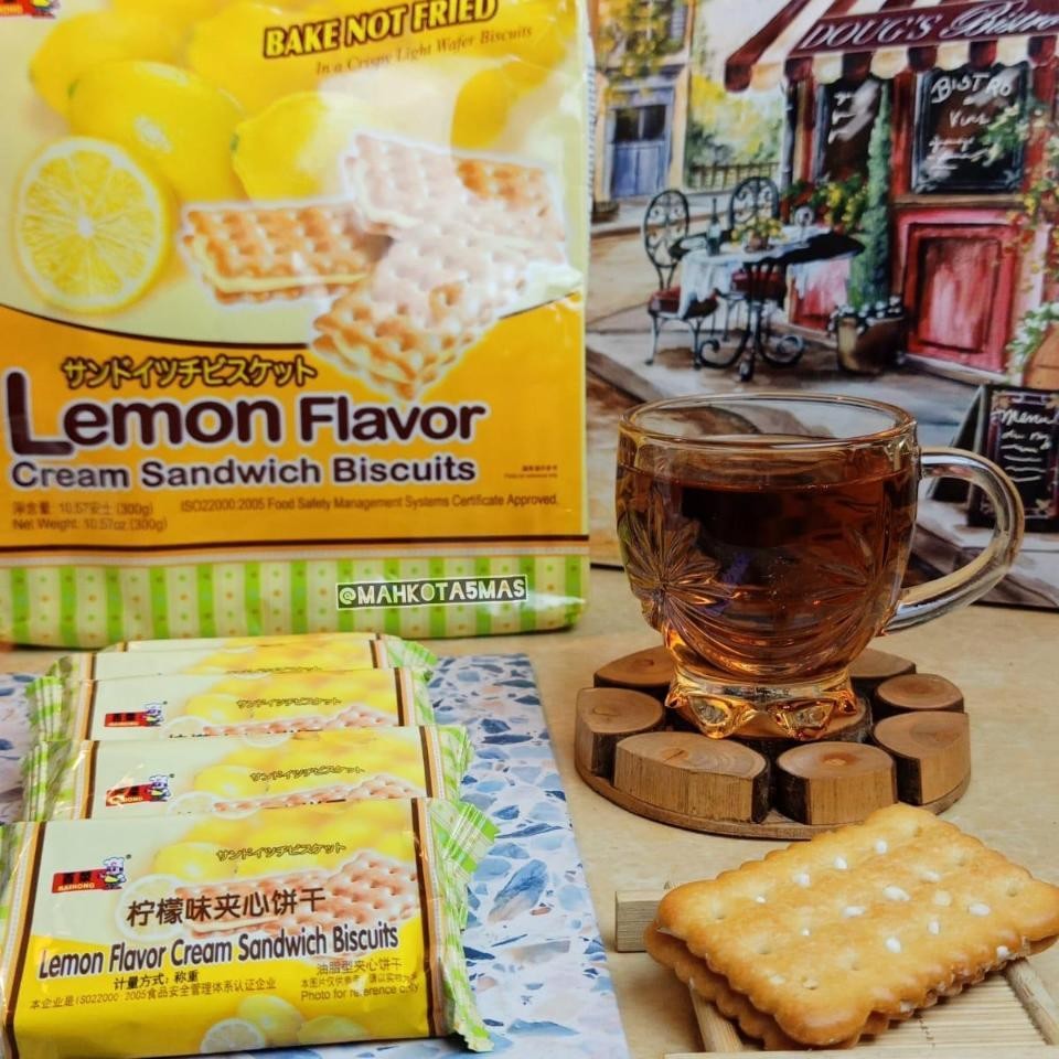 

Bairong Sandwich Biscuit 300Gr Aneka Rasa Lemon Flavour Cream Sandwich Biscuits