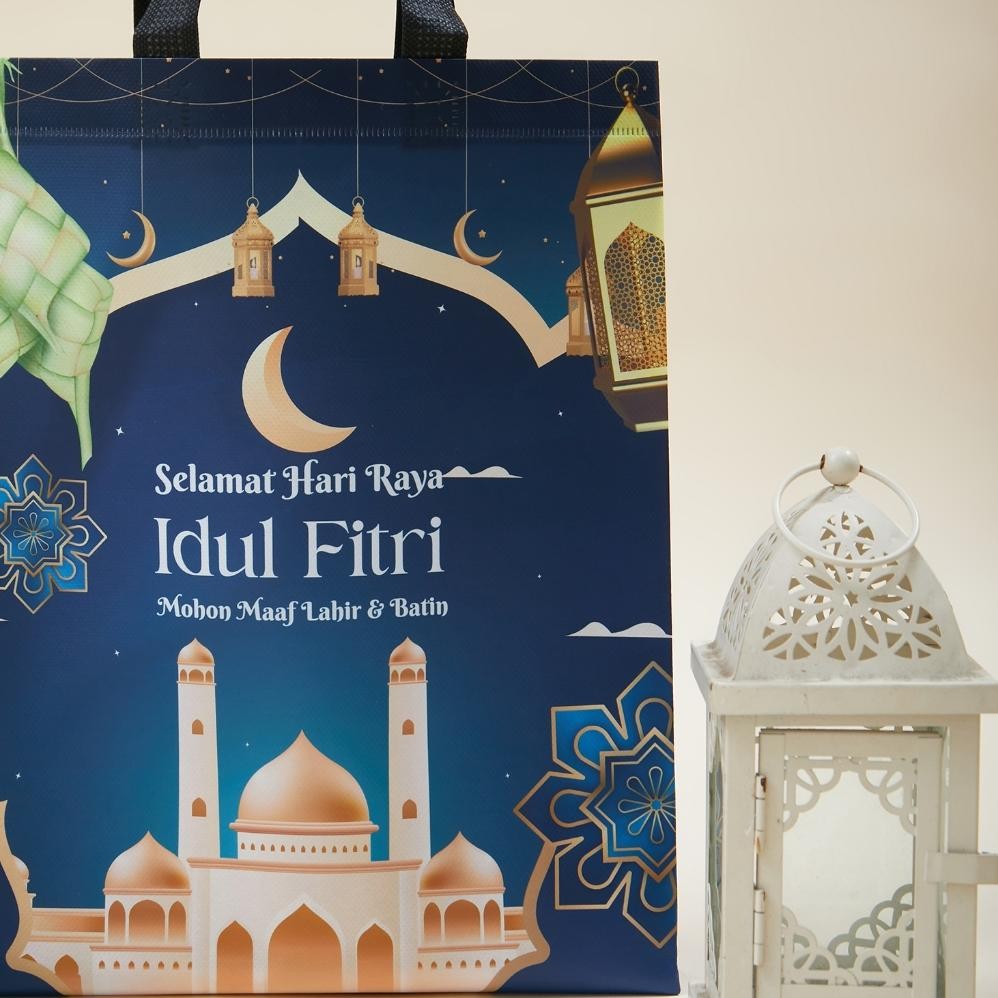 

th-23 dfg-88 (LUSINAN) Goodie Bag Lebaran Idul Fitri Full Colour Standing Box Premium Handle Sembako Ramadhan Original Berkualitas