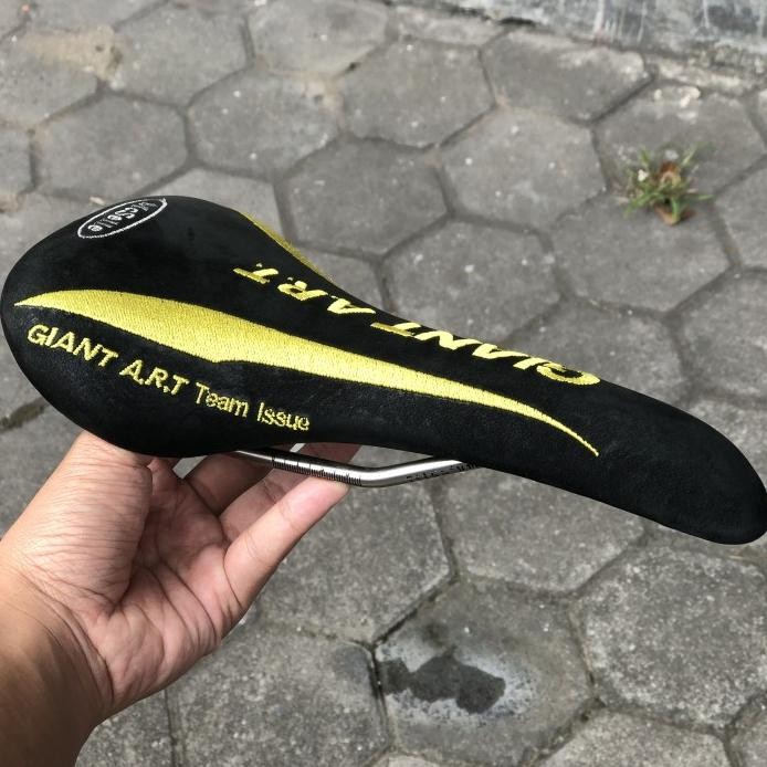 Part Sepeda Saddle Vintage Giant Art Team Issue Mcselle Art Suede Hitam Cionlli
