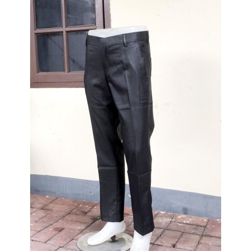 Kekinian celana bahan dasar mengkilap slimfit pria / celana formal metalik pria slimfit /AURIGA .,