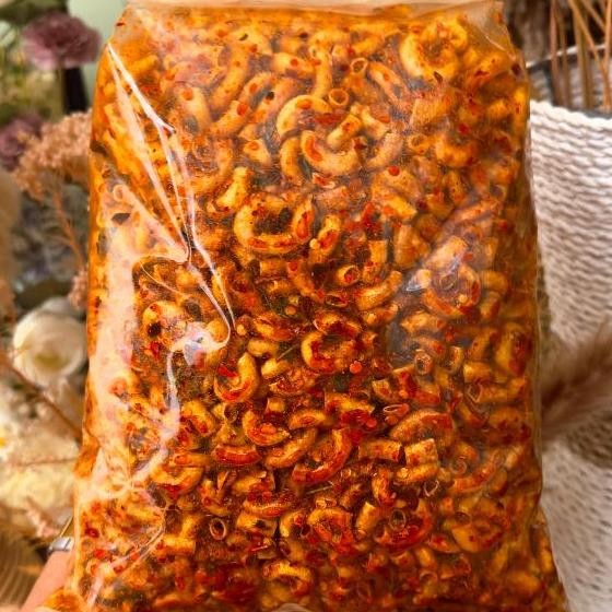 

MAKARONI BUMBU CIKRUH PEDAS MELIMPAH 1KG Nugi