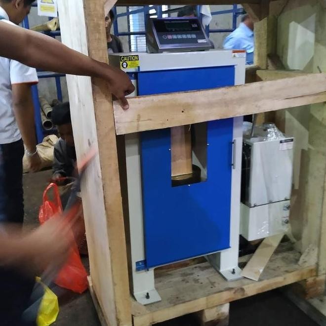 Alat Uji Kuat Tekan Beton Digital +Print 2000 Kn( Jakarta Barat)
