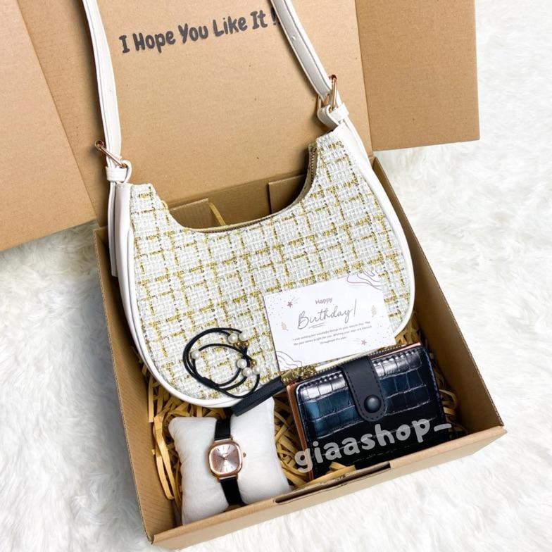 

[A3320]Hampers Gift Box Tas Cewek/Kado Ulang Tahun Pacar/Kado Anniversary/Kado Valentine/Kado Wedding/Hampers Lebaran/Hampers Ramadhan/Kado Ayang/Kado Ibu/Kado Guru/Kado Wisuda/Hampers Gift Box