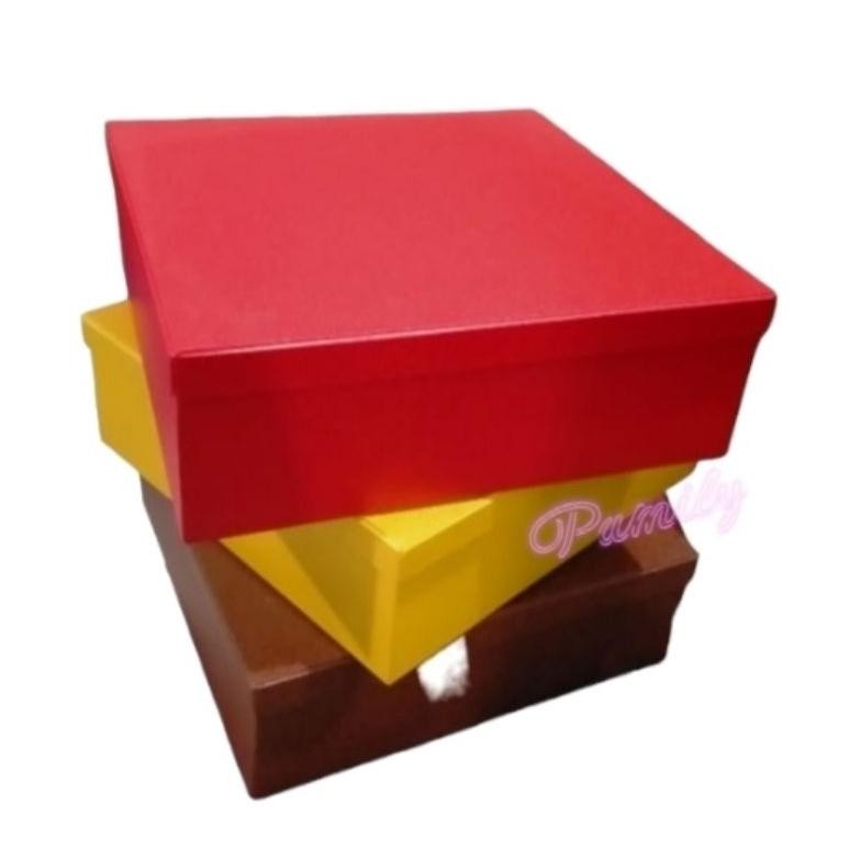 

Bok Kotak Kado Coklat 25x25cm Tidak Mudah Penyok Nugi
