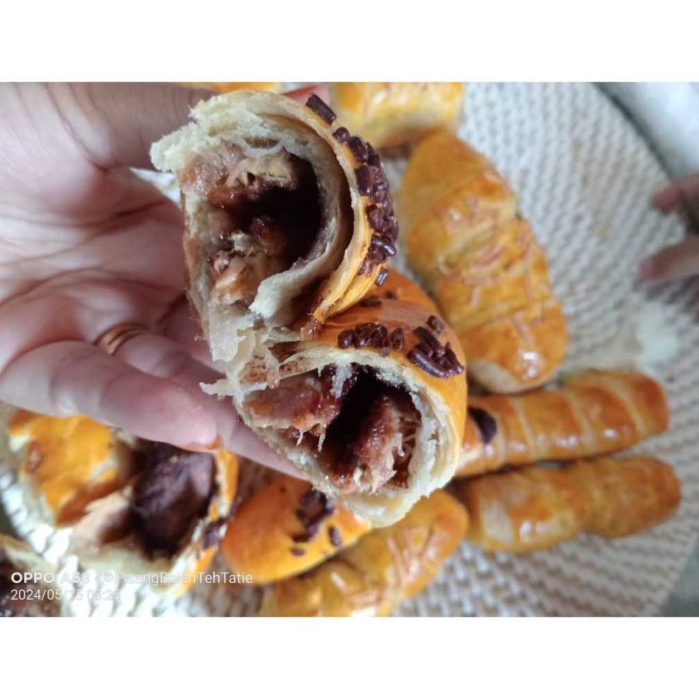 

MURAH DAN ENAK PISANG BOLEN LILIT KEJU / OLEH OLEH BANDUNG / SNACK / CEMILAN / KUE Nugi