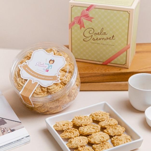 

Kue Sagu Keju Goela Semoet - kue kering renyah dan meleleh di mulut Nugi