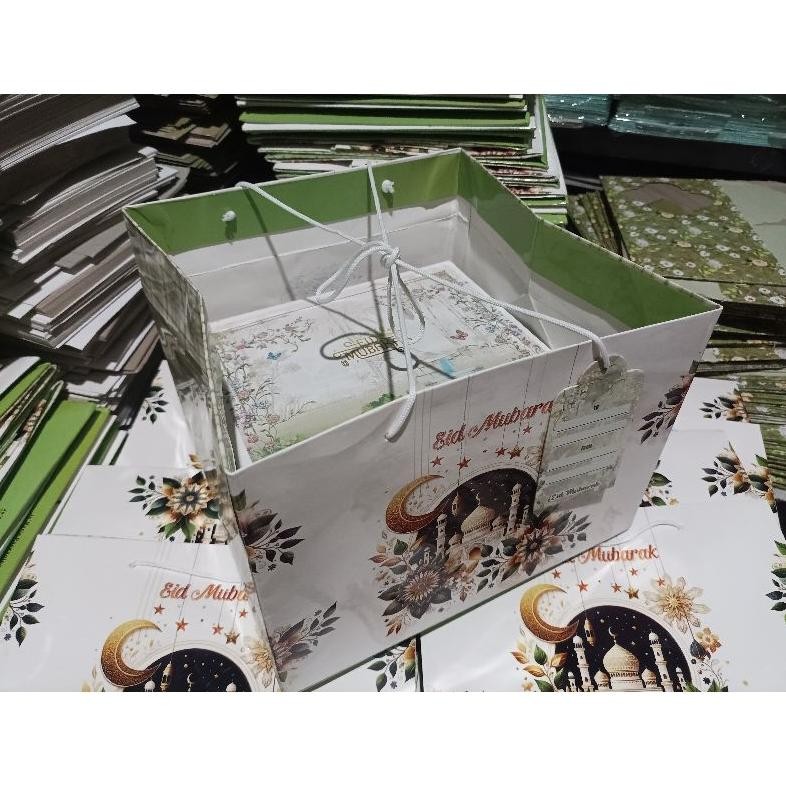 

Paperbag ivory eid mubarak 25-25-18cm @10pcs free hangtag Nugi