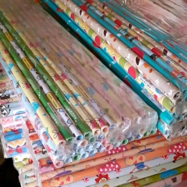 

(1pak) kertas Kado Gulung Murah isi 50 pcs Nugi