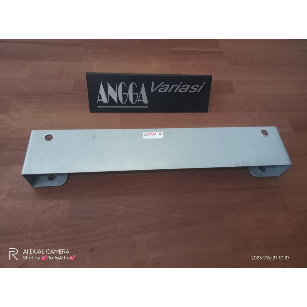 breket plat nomor mobil sepasang mentahan