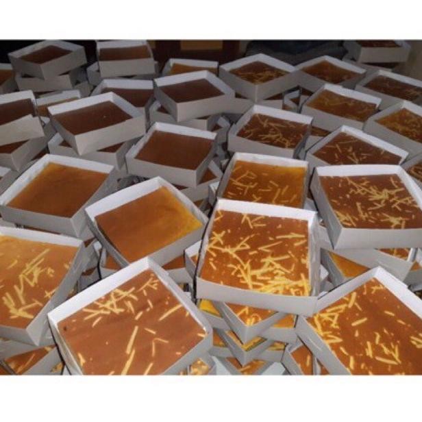 

Gc27 Ter-98 Lapis Legit Spesial Original Melinda 17X17Cm 700 Gram Fresh From Oven Ter-98