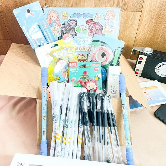 

SWG Paket Ukur Box ukuran 20*20x8 cm alat tulis Stationery Sekolah Kantor Penghapus Penghapus