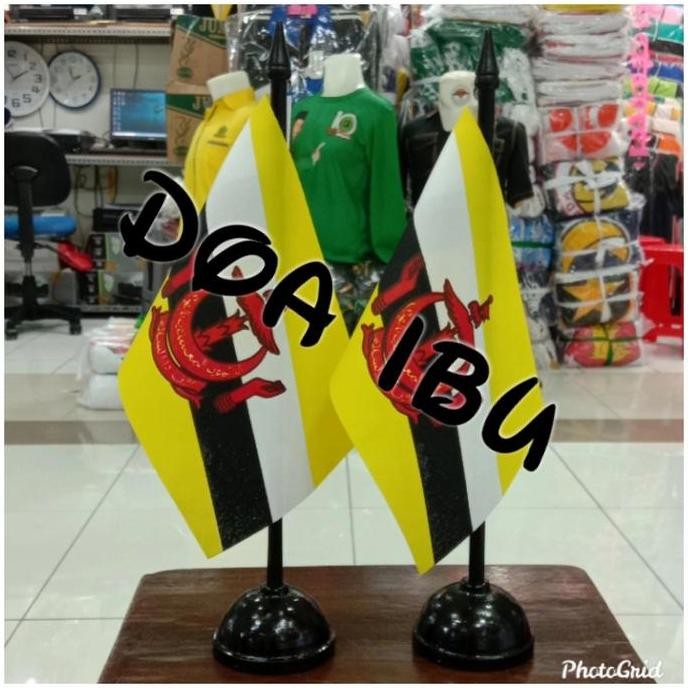 

New tisng kayu meja+bendera BRUNAI DARUSSALAM