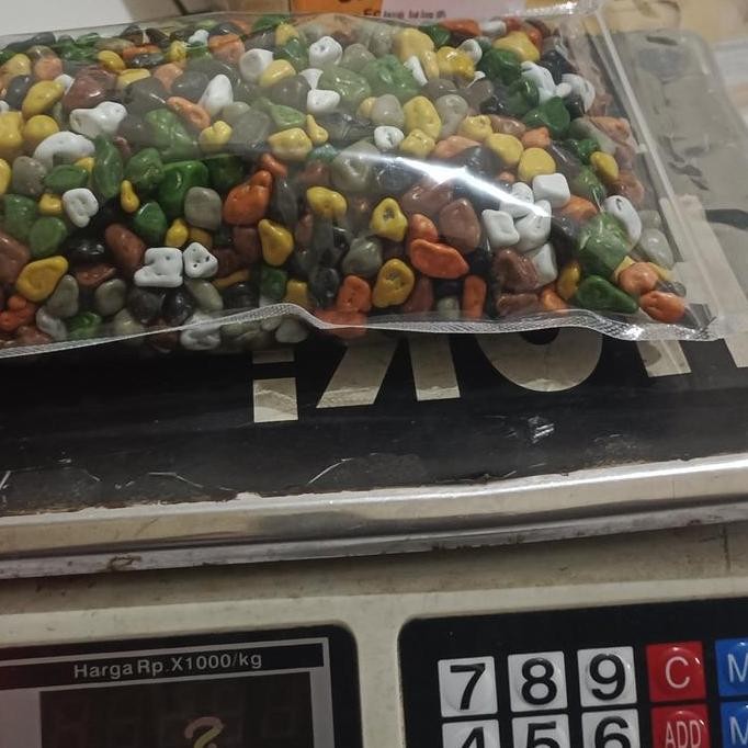 

COKLAT KERIKIL PREMIUM ARAB 1 KG/COKELAT BATU/OLEH-OLEH UMROH-HAJI